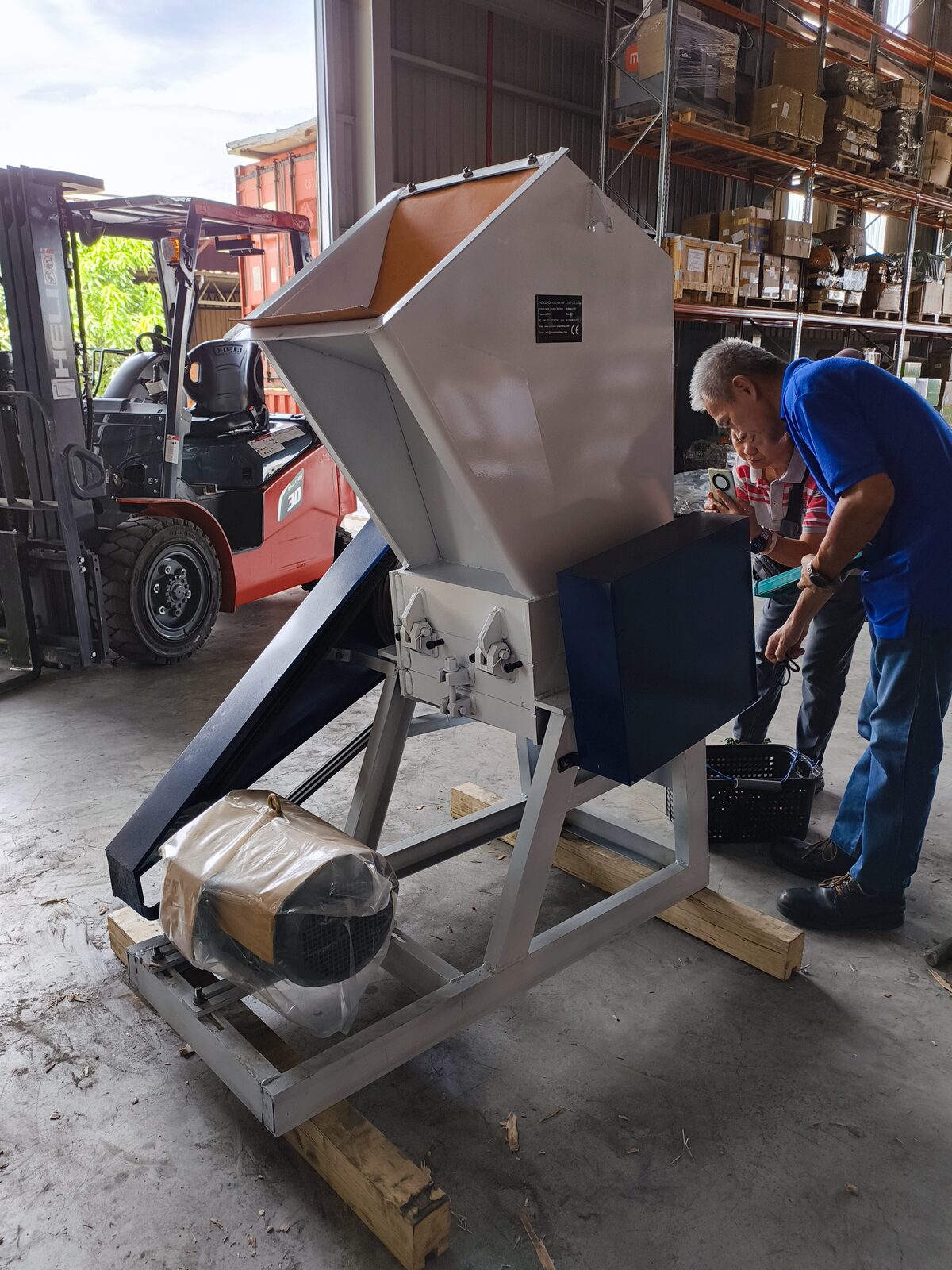 Turning Plastics into Eco-Bricks