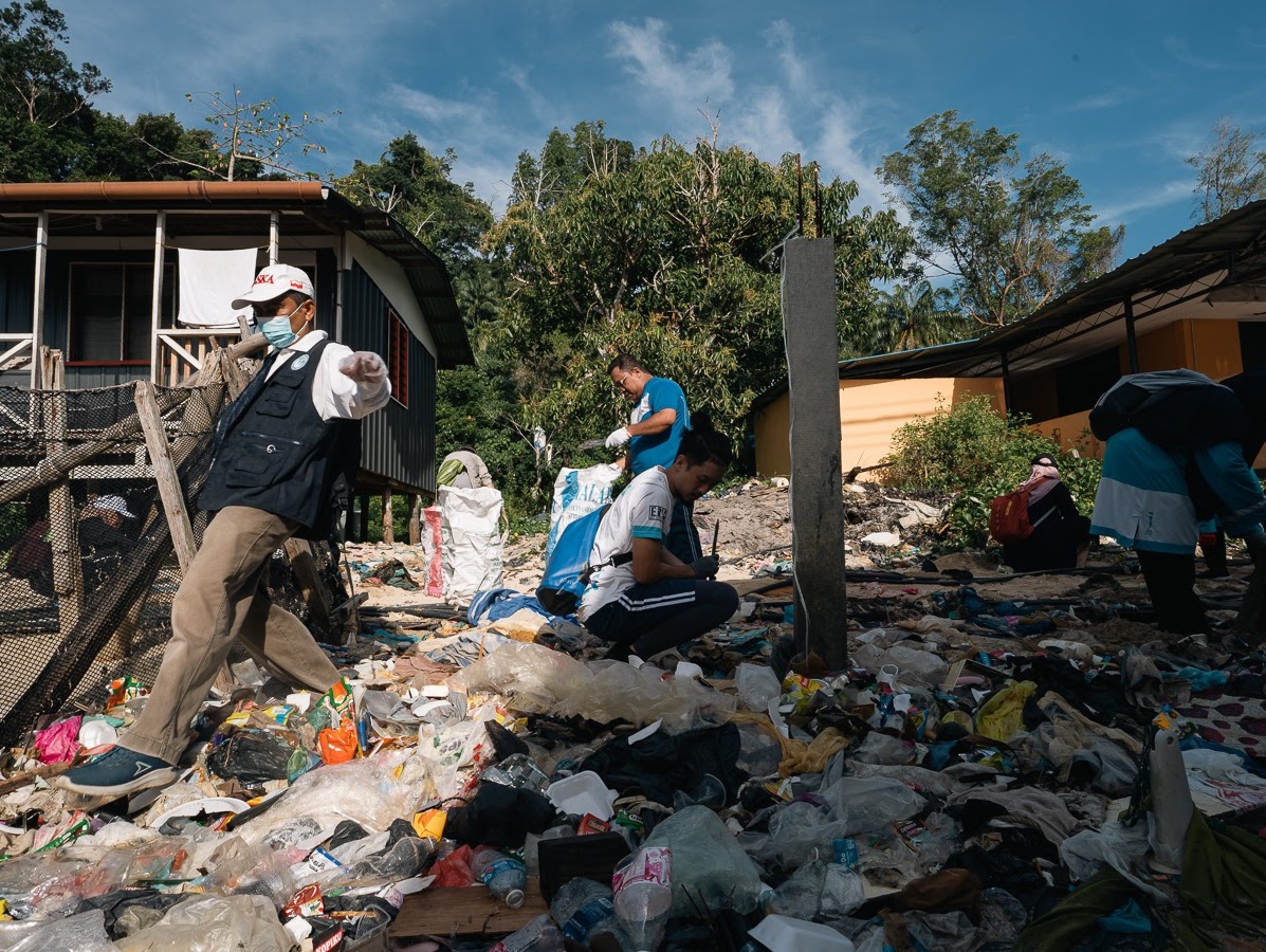 Pulau Gaya Cleared of 12 Tonnes Waste